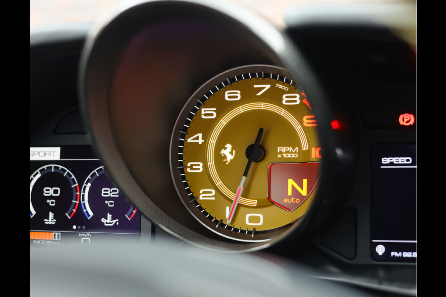 Ferrari GTC4Lusso 6.3 V12 | Giallo Triplo Strato - Lift - Nieuwstaat!