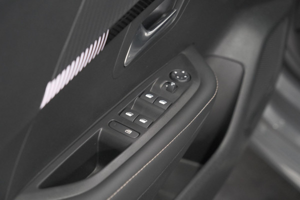 Peugeot 208 1.2 Hybrid 110 e-DCS6 Allure | Apple Carplay | Parkeersensoren Voor + Achter | Climate Control