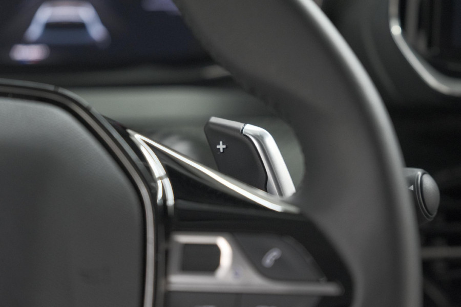 Peugeot 208 1.2 Hybrid 110 e-DCS6 Allure | Apple Carplay | Parkeersensoren Voor + Achter | Climate Control