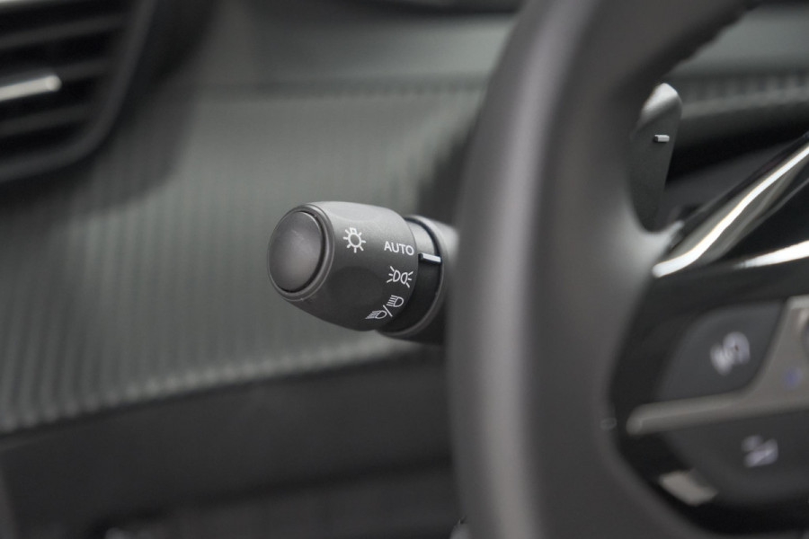 Peugeot 208 1.2 Hybrid 110 e-DCS6 Allure | Apple Carplay | Parkeersensoren Voor + Achter | Climate Control