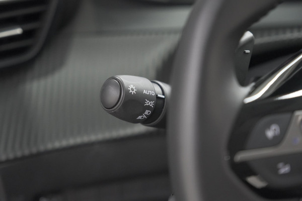 Peugeot 208 1.2 Hybrid 110 e-DCS6 Allure | Apple Carplay | Parkeersensoren Voor + Achter | Climate Control