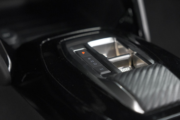 Peugeot 208 1.2 Hybrid 110 e-DCS6 Allure | Apple Carplay | Parkeersensoren Voor + Achter | Climate Control