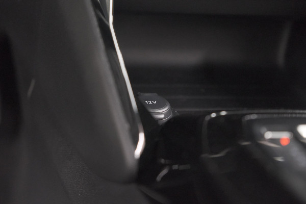 Peugeot 208 1.2 Hybrid 110 e-DCS6 Allure | Apple Carplay | Parkeersensoren Voor + Achter | Climate Control