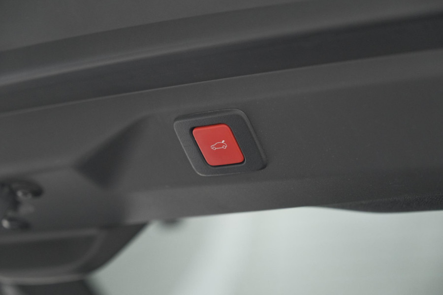 Peugeot 3008 1.2 Hybrid 145 GT | Panoramadak | Focal Hi-Fi | 360 Camera | Elektronische kofferklep