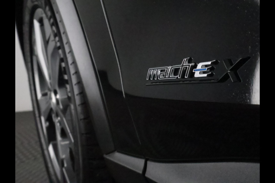 Ford Mustang Mach-E Extended RWD 98 kWh SOH 94% | Navigatie | Trekhaak | Stuur-& Stoelverwarming | Leder | Camera |