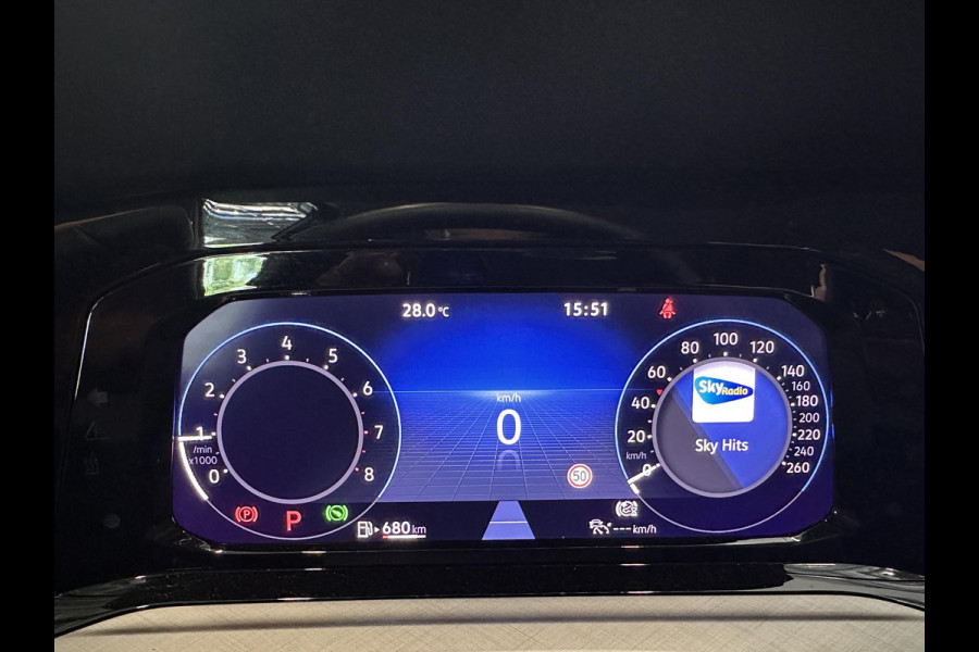 Volkswagen Golf Variant 1.0 eTSI DSG Life Business Navigatie Aplle Carplay/Android auto Wireless PDC VA + Camera Adaptive Cruise Control