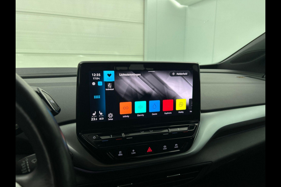 Volkswagen ID.4 Life 77 kWh Style Pack Navigatie Apple Carplay/Android Auto Adaptive Cruise Control Parkeersensoren Stoel- en stuurverwarming Full Led Climate Control Lichtmetalen velgen