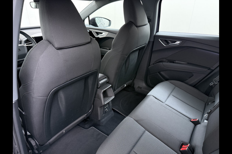 Audi Q4 e-tron 40 Launch Edition Advanced 82kWh Trekhaak Sportstoelen+Verwarmd Apple Carplay Android Auto Navi Ecc Pdc Elek.Achterklep Matrix Led Cruise Control Lmv 19" Isofix DAB 1.000KG Trekgewicht 1e Eigenaar Origineel Nederlandse Auto