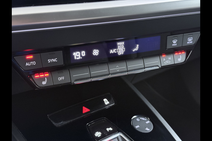 Audi Q4 e-tron 40 Launch Edition Advanced 82kWh Trekhaak Sportstoelen+Verwarmd Apple Carplay Android Auto Navi Ecc Pdc Elek.Achterklep Matrix Led Cruise Control Lmv 19" Isofix DAB 1.000KG Trekgewicht 1e Eigenaar Origineel Nederlandse Auto