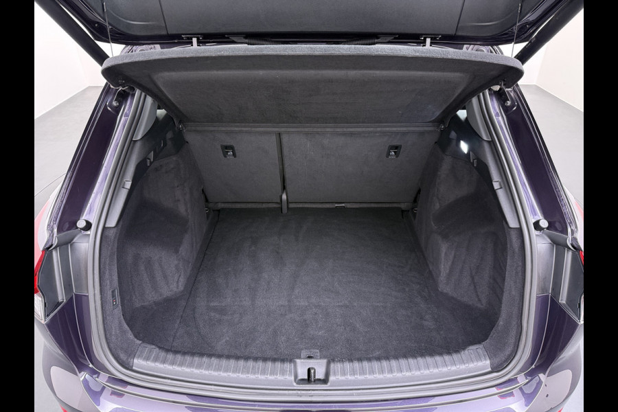 Audi Q4 e-tron 40 Launch Edition Advanced 82kWh Trekhaak Sportstoelen+Verwarmd Apple Carplay Android Auto Navi Ecc Pdc Elek.Achterklep Matrix Led Cruise Control Lmv 19" Isofix DAB 1.000KG Trekgewicht 1e Eigenaar Origineel Nederlandse Auto