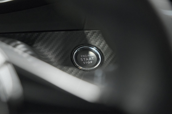 Peugeot 2008 PureTech 130 GT Pack | Leer-Pakket | Dodehoekdetectie | Camera | Navigatie