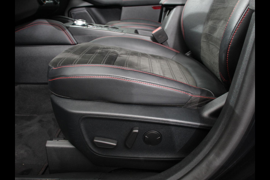 Ford Kuga 2.5 PHEV ST-Line X AUtomaat B&O Climate Control Navigatie Camera Elektrische Achterklep Verwarmbare voorstoelen Parkeersensoren voor & achter Verwarmbare voorruit Lichtmetalen velgen Trekhaak