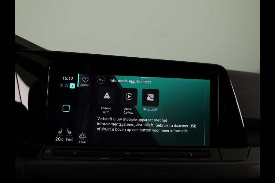 Volkswagen Golf 1.5 eTSI Style 150PK | Automaat (DSG) | Navigatie | Parkeersensoren | Led