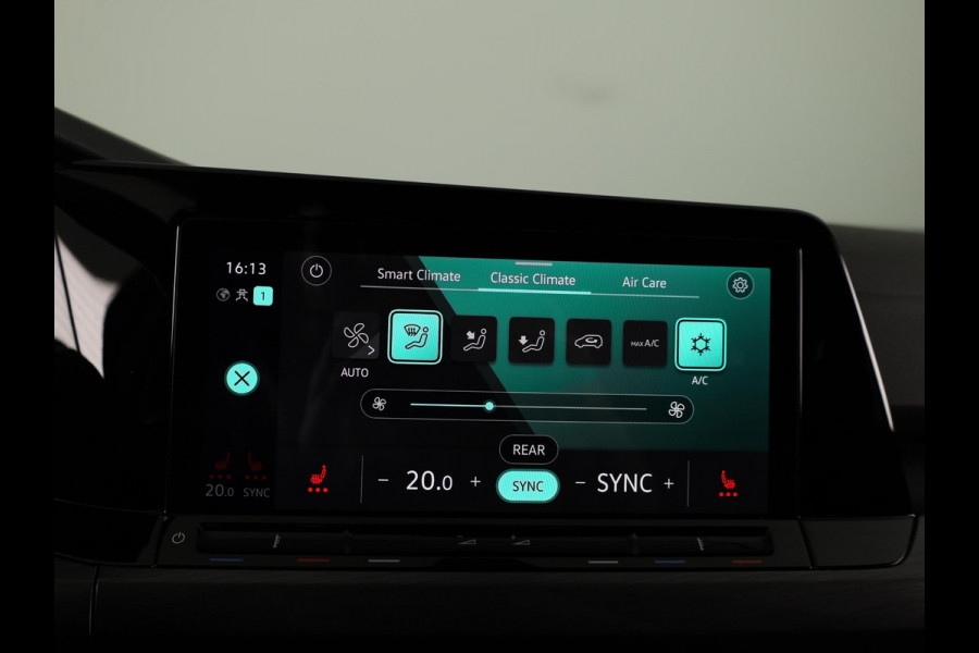 Volkswagen Golf 1.5 eTSI Style 150PK | Automaat (DSG) | Navigatie | Parkeersensoren | Led