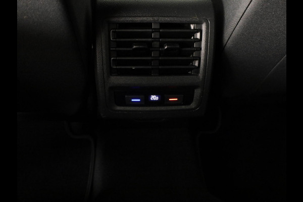Volkswagen Golf 1.5 eTSI Style 150PK | Automaat (DSG) | Navigatie | Parkeersensoren | Led