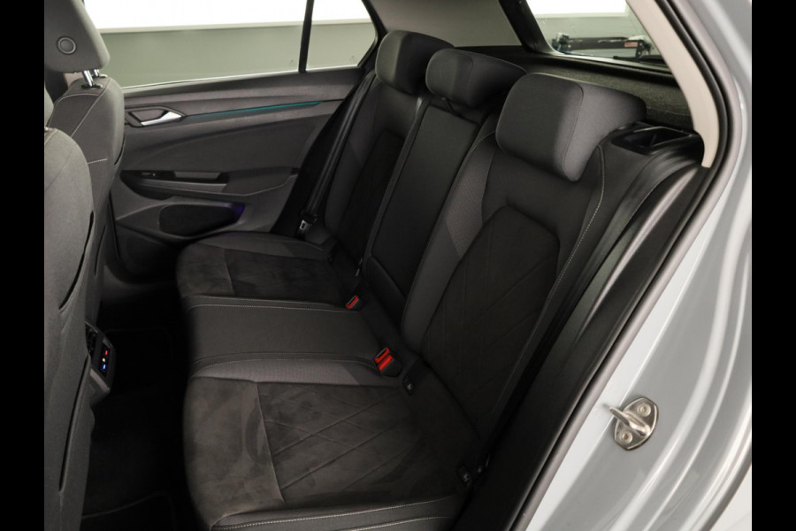 Volkswagen Golf 1.5 eTSI Style 150PK | Automaat (DSG) | Navigatie | Parkeersensoren | Led