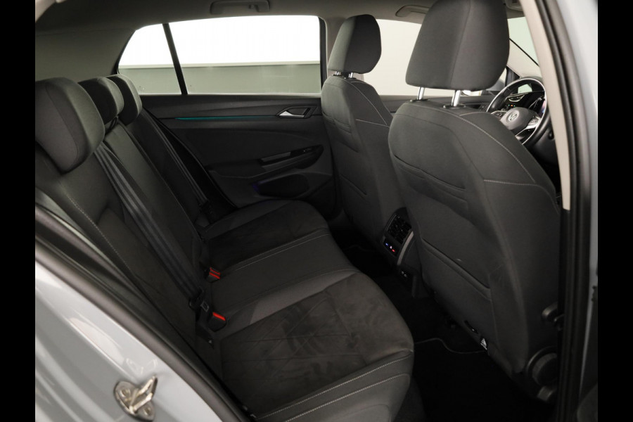 Volkswagen Golf 1.5 eTSI Style 150PK | Automaat (DSG) | Navigatie | Parkeersensoren | Led