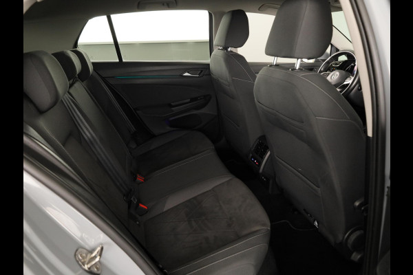 Volkswagen Golf 1.5 eTSI Style 150PK | Automaat (DSG) | Navigatie | Parkeersensoren | Led