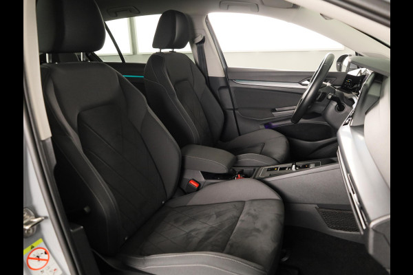 Volkswagen Golf 1.5 eTSI Style 150PK | Automaat (DSG) | Navigatie | Parkeersensoren | Led