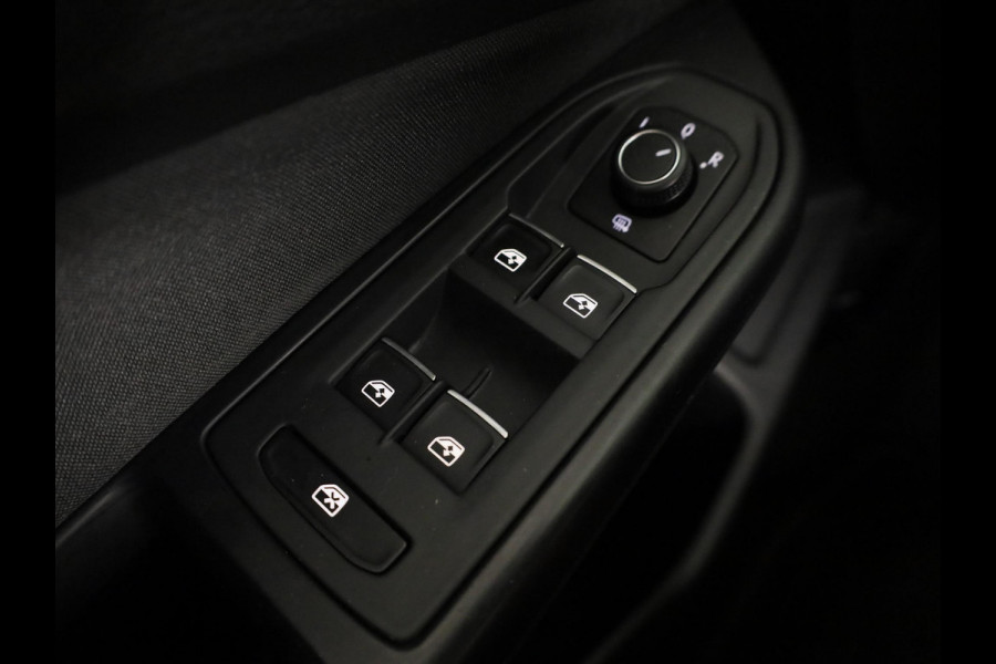 Volkswagen Golf 1.5 eTSI Style 150PK | Automaat (DSG) | Navigatie | Parkeersensoren | Led