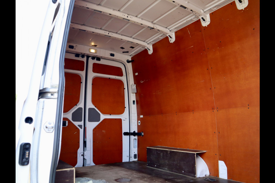 Volkswagen Crafter 35 2.0 TDI L3H3 3000KG TREKHAAK