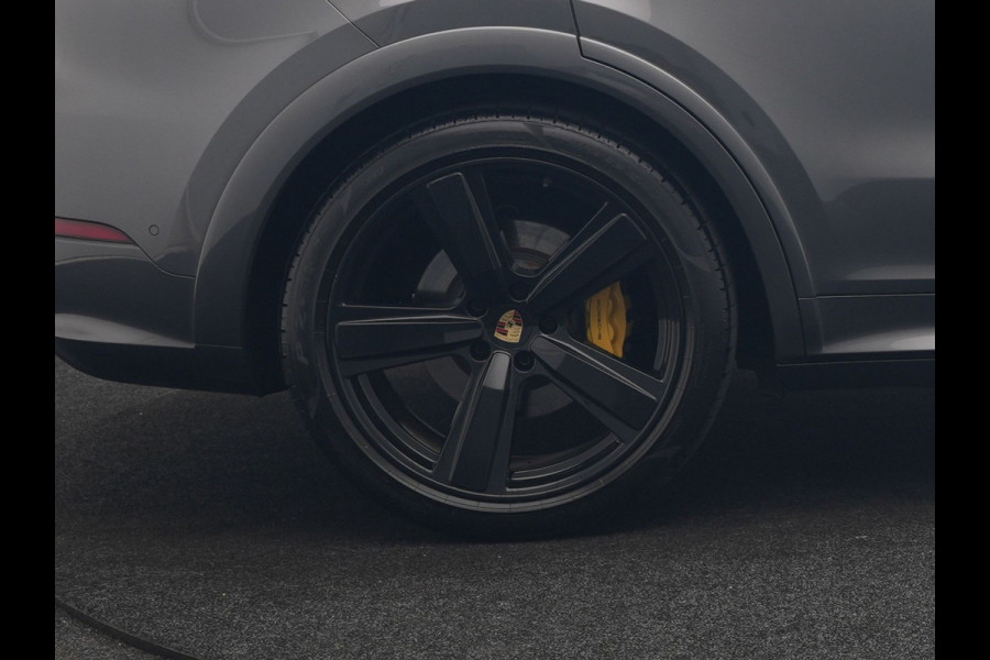 Porsche Cayenne Coupé 3.0 E-Hybrid PHEV | MY 2024 Facelift | Trekhaak Af Fabriek | Panodak | Luchtvering | Sportuitlaat | PDLS+ | Sport Chrono | InnoDrive Adaptive Cruise | SportDesign | Head up | Soft Close | 22"L.M | 360 Camera | Plug In Hybrid |