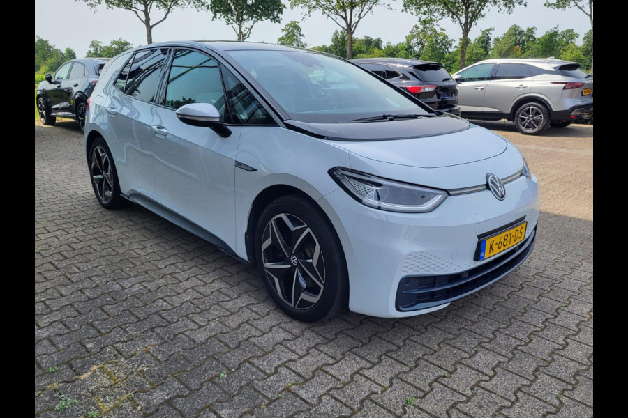 Volkswagen ID.3 First Plus 58 kWh SOH 92,2% | Adaptive cruise control | IQ-light | 2de eigenaar | PDC v+a | 19'' velgen | Dealeronderhouden!