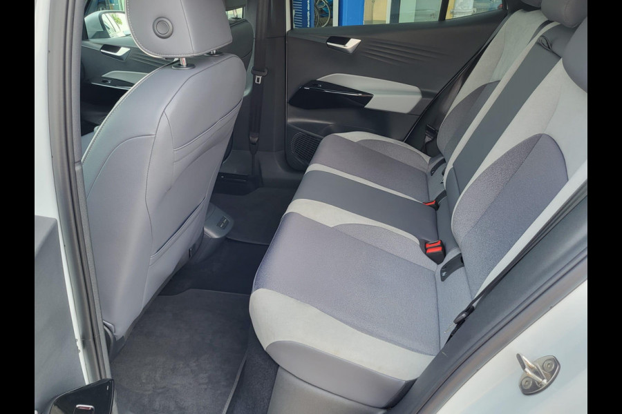 Volkswagen ID.3 First Plus 58 kWh SOH 92,2% | Adaptive cruise control | IQ-light | 2de eigenaar | PDC v+a | 19'' velgen | Dealeronderhouden!