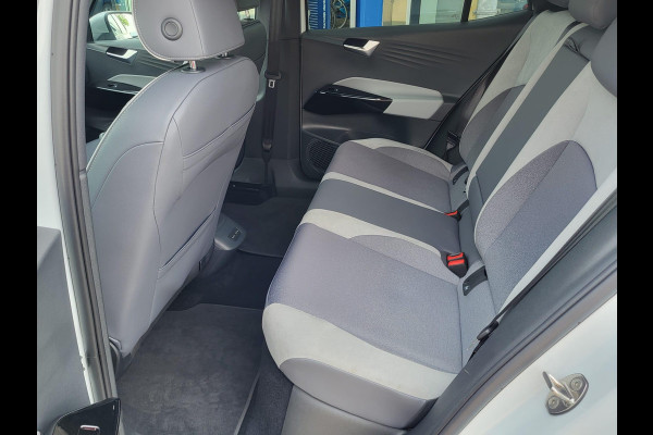 Volkswagen ID.3 First Plus 58 kWh SOH 92,2% | Adaptive cruise control | IQ-light | 2de eigenaar | PDC v+a | 19'' velgen | Dealeronderhouden!