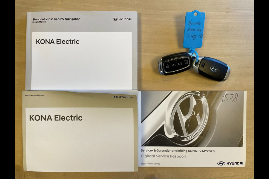 Hyundai Kona EV 64 kWh|FACELIFT MODEL|100% SOH|3-FASE|DIGITAL COCKPIT|CAMERA|CARPLAY|KRELL AUDIO|NAP|NL-AUTO|1e EIGENAAR|INCL.BTW|