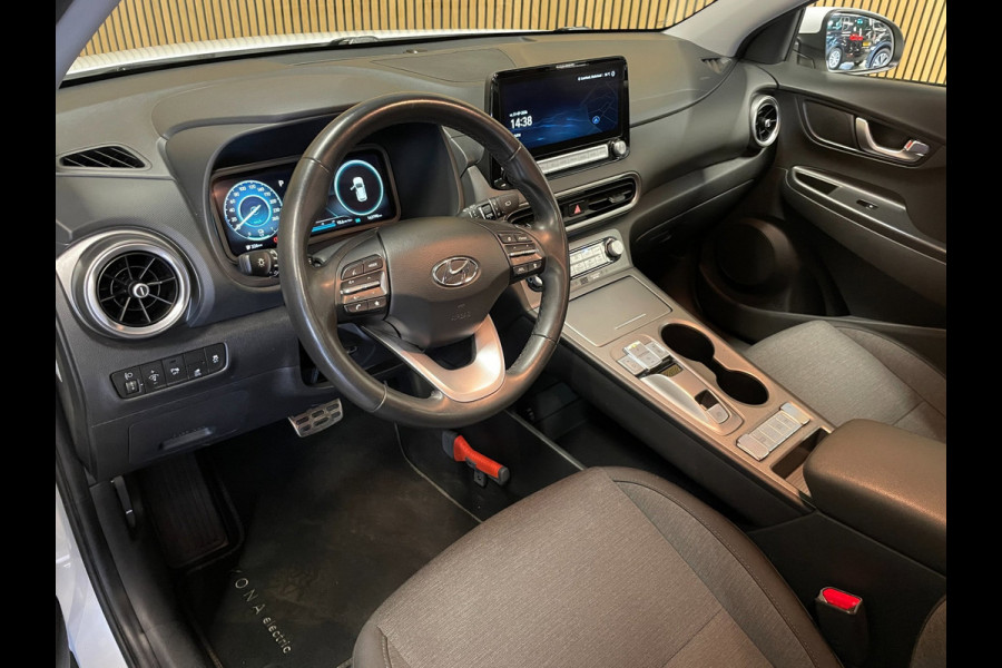 Hyundai Kona EV 64 kWh|FACELIFT MODEL|100% SOH|3-FASE|DIGITAL COCKPIT|CAMERA|CARPLAY|KRELL AUDIO|NAP|NL-AUTO|1e EIGENAAR|INCL.BTW|