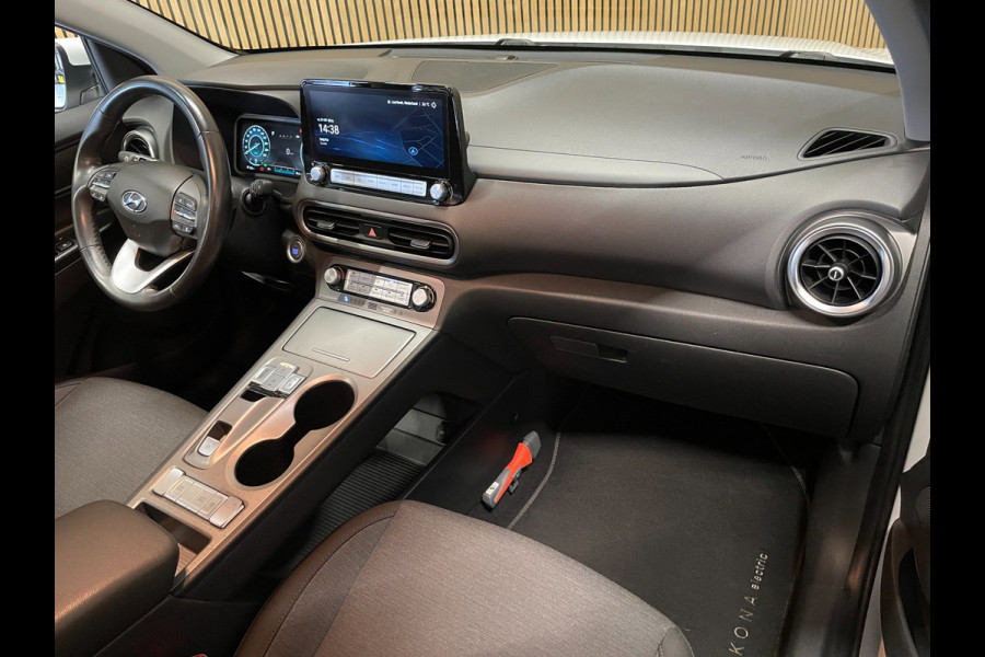 Hyundai Kona EV 64 kWh|FACELIFT MODEL|100% SOH|3-FASE|DIGITAL COCKPIT|CAMERA|CARPLAY|KRELL AUDIO|NAP|NL-AUTO|1e EIGENAAR|INCL.BTW|