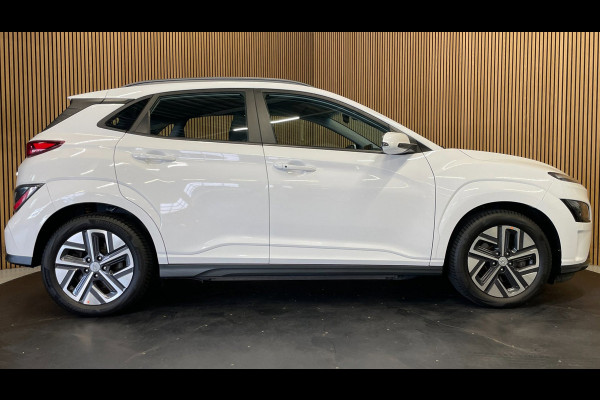 Hyundai Kona EV 64 kWh|FACELIFT MODEL|100% SOH|3-FASE|DIGITAL COCKPIT|CAMERA|CARPLAY|KRELL AUDIO|NAP|NL-AUTO|1e EIGENAAR|INCL.BTW|