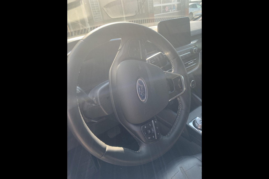 Ford Kuga 2.5 FHEV Vignale | Trekhaak elektrisch uitklapbaar | Panoramadak | Adaptive cruise control | Head up display | 19 inch | Winter Pack