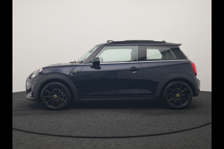 MINI Electric MINI Yours 32,6 kWh 184pk Dealer O.H. | Panodak | Head Up | Camera | Lederen Sportstoelen Verwarmd | Apple Carplay | Cruise Control | Navigatie | DAB |
