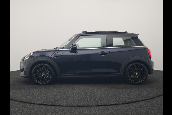 MINI Electric MINI Yours 32,6 kWh 184pk Dealer O.H. | Panodak | Head Up | Camera | Lederen Sportstoelen Verwarmd | Apple Carplay | Cruise Control | Navigatie | DAB |