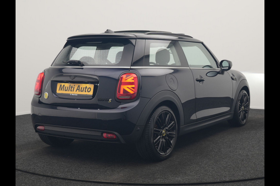 MINI Electric MINI Yours 32,6 kWh 184pk Dealer O.H. | Panodak | Head Up | Camera | Lederen Sportstoelen Verwarmd | Apple Carplay | Cruise Control | Navigatie | DAB |
