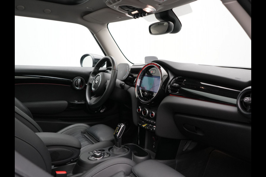 MINI Electric MINI Yours 32,6 kWh 184pk Dealer O.H. | Panodak | Head Up | Camera | Lederen Sportstoelen Verwarmd | Apple Carplay | Cruise Control | Navigatie | DAB |