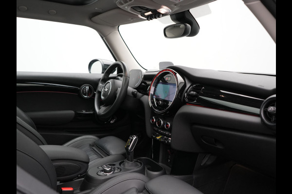 MINI Electric MINI Yours 32,6 kWh 184pk Dealer O.H. | Panodak | Head Up | Camera | Lederen Sportstoelen Verwarmd | Apple Carplay | Cruise Control | Navigatie | DAB |