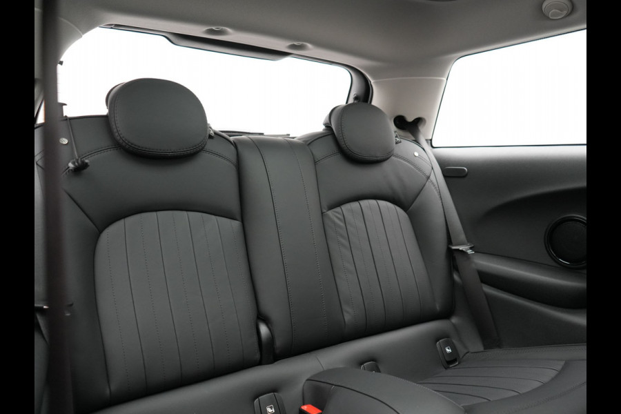 MINI Electric MINI Yours 32,6 kWh 184pk Dealer O.H. | Panodak | Head Up | Camera | Lederen Sportstoelen Verwarmd | Apple Carplay | Cruise Control | Navigatie | DAB |