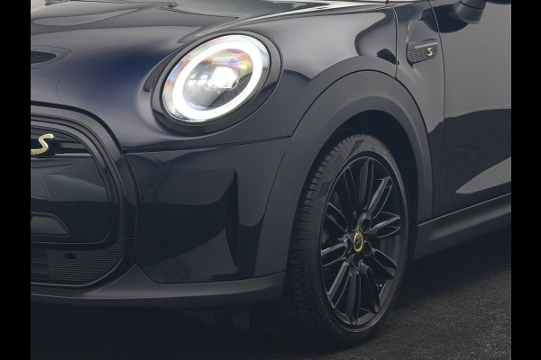 MINI Electric MINI Yours 32,6 kWh 184pk Dealer O.H. | Panodak | Head Up | Camera | Lederen Sportstoelen Verwarmd | Apple Carplay | Cruise Control | Navigatie | DAB |