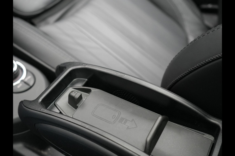 MINI Electric MINI Yours 32,6 kWh 184pk Dealer O.H. | Panodak | Head Up | Camera | Lederen Sportstoelen Verwarmd | Apple Carplay | Cruise Control | Navigatie | DAB |