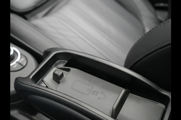 MINI Electric MINI Yours 32,6 kWh 184pk Dealer O.H. | Panodak | Head Up | Camera | Lederen Sportstoelen Verwarmd | Apple Carplay | Cruise Control | Navigatie | DAB |