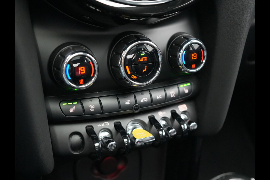 MINI Electric MINI Yours 32,6 kWh 184pk Dealer O.H. | Panodak | Head Up | Camera | Lederen Sportstoelen Verwarmd | Apple Carplay | Cruise Control | Navigatie | DAB |