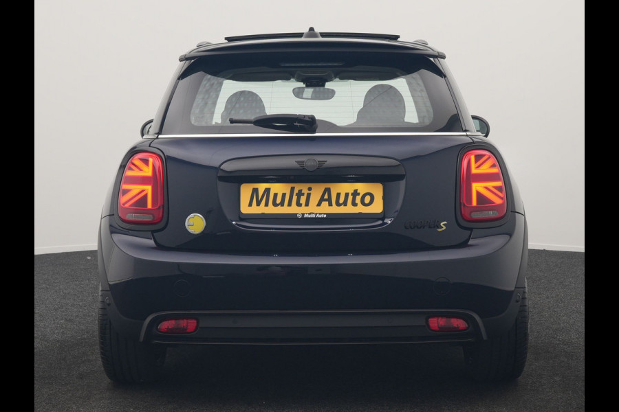 MINI Electric MINI Yours 32,6 kWh 184pk Dealer O.H. | Panodak | Head Up | Camera | Lederen Sportstoelen Verwarmd | Apple Carplay | Cruise Control | Navigatie | DAB |