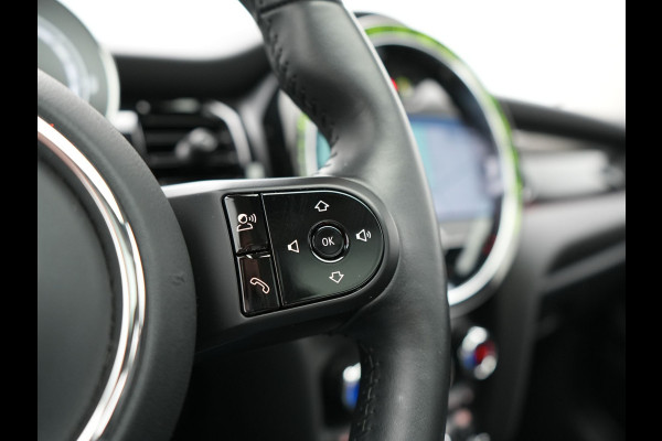 MINI Electric MINI Yours 32,6 kWh 184pk Dealer O.H. | Panodak | Head Up | Camera | Lederen Sportstoelen Verwarmd | Apple Carplay | Cruise Control | Navigatie | DAB |