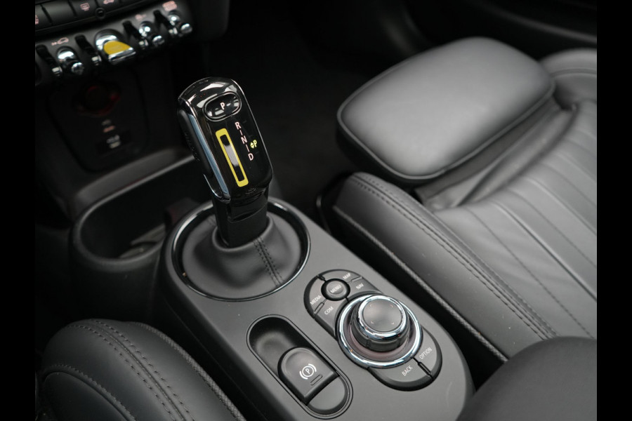 MINI Electric MINI Yours 32,6 kWh 184pk Dealer O.H. | Panodak | Head Up | Camera | Lederen Sportstoelen Verwarmd | Apple Carplay | Cruise Control | Navigatie | DAB |