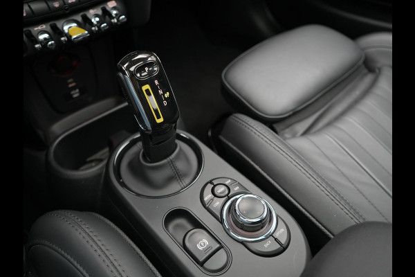 MINI Electric MINI Yours 32,6 kWh 184pk Dealer O.H. | Panodak | Head Up | Camera | Lederen Sportstoelen Verwarmd | Apple Carplay | Cruise Control | Navigatie | DAB |