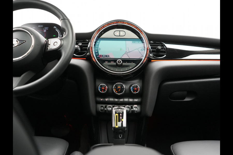MINI Electric MINI Yours 32,6 kWh 184pk Dealer O.H. | Panodak | Head Up | Camera | Lederen Sportstoelen Verwarmd | Apple Carplay | Cruise Control | Navigatie | DAB |