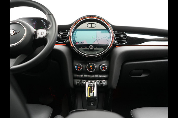 MINI Electric MINI Yours 32,6 kWh 184pk Dealer O.H. | Panodak | Head Up | Camera | Lederen Sportstoelen Verwarmd | Apple Carplay | Cruise Control | Navigatie | DAB |
